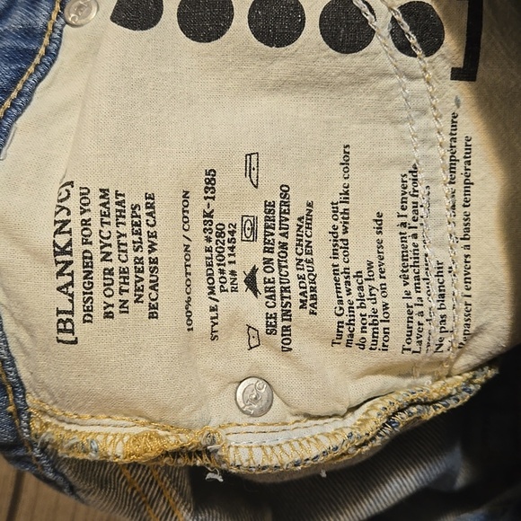 Blank NYC Crop Girlfriend Distressed & Studded Jeans Medium Wash Size 28 NWOT - Picture 13 of 13